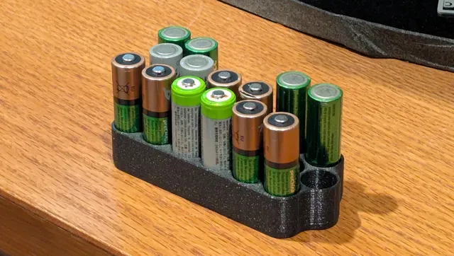 Simple Compact AA Battery Stand — Фото 2 из 4