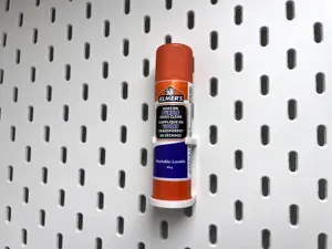 Parametric gluestick holder for Skadis pegboard