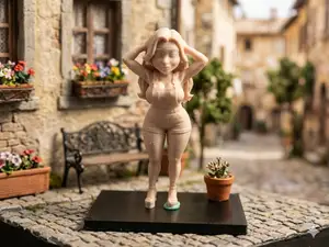 figurine femme mains sur la tete 