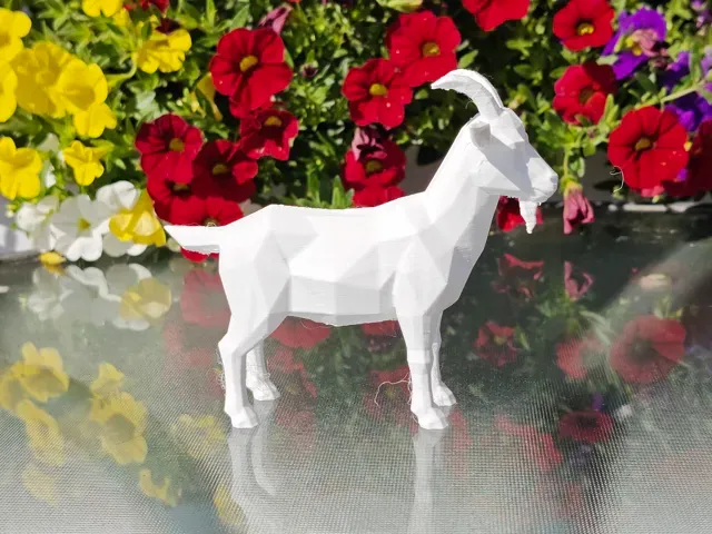 Geometric Low Poly Goat Figurine — Image 5 of 10