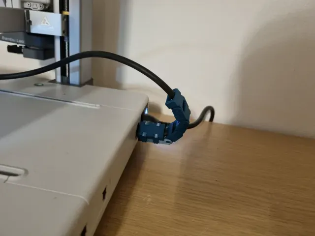 Heatbed Cable Protector with cable chain na Bambuli A1 - v1.1 — Image 4 of 7