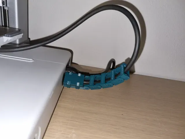 Heatbed Cable Protector with cable chain na Bambuli A1 - v1.1 — Image 3 of 7