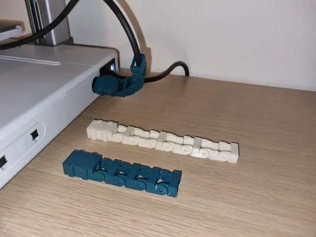 Heatbed Cable Protector with cable chain na Bambuli A1 - v1.1