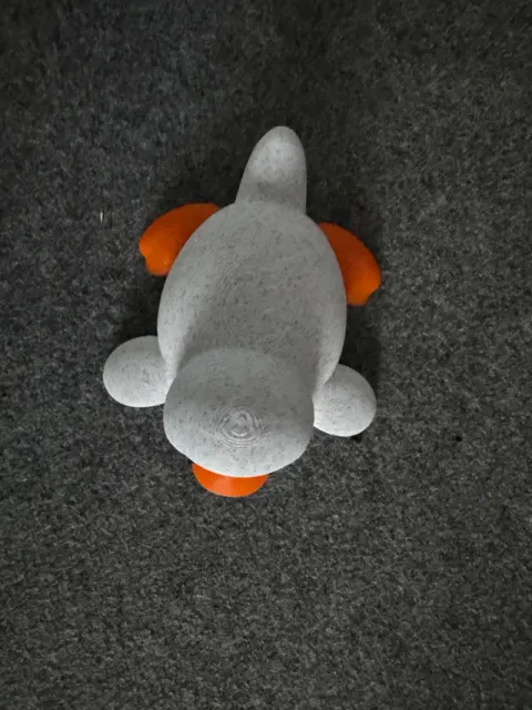 Cute pet goose, laying on its belly — Фото 2 из 4