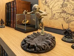 Gollum on Rock Base - High Detail - LOTR