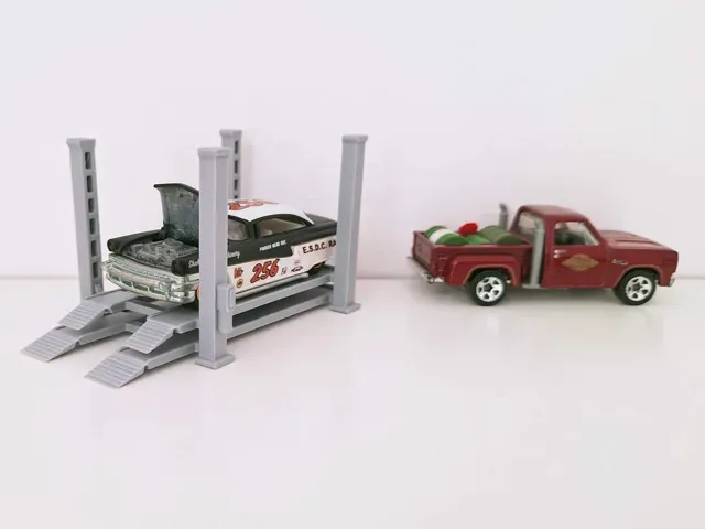 Adjustable height 4-post car lift in 1:64 scale — Фото 6 из 7