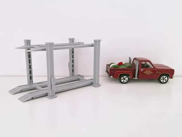 Adjustable height 4-post car lift in 1:64 scale — Фото 2 из 7