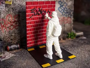 Urban Graffiti Diorama I LOVE YOU on wall H 14cm