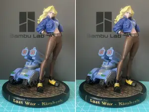 Last War Kimberly mit  Waffe und Steinsockel