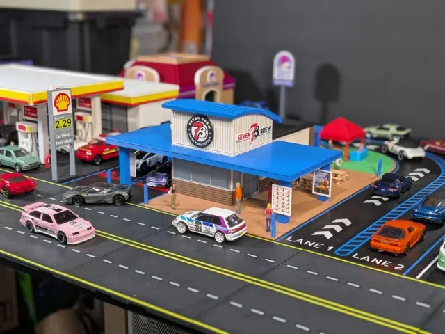 7B Coffee Drive-Thru - 1:64 Scale Diorama — Image 11 of 17