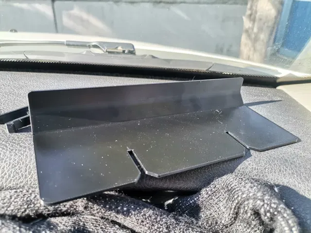 Magnetic phone mount Renault Duster 1st generation — Image 8 of 9