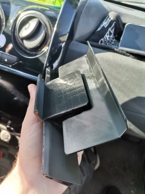 Magnetic phone mount Renault Duster 1st generation — Image 5 of 9
