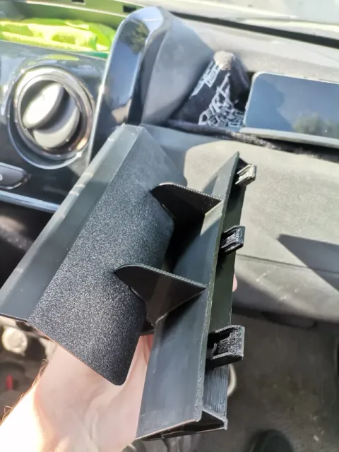 Magnetic phone mount Renault Duster 1st generation — Image 6 of 9