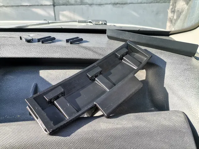 Magnetic phone mount Renault Duster 1st generation — Image 9 of 9