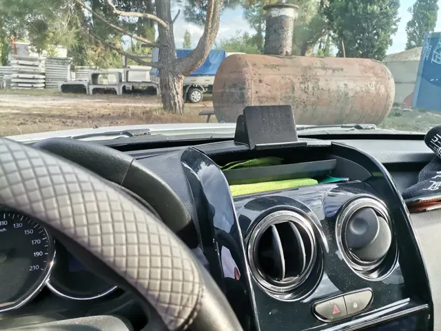 Magnetic phone mount Renault Duster 1st generation — Image 4 of 9