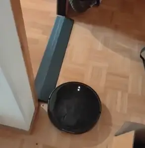 Robot vacuum cleaner ramp