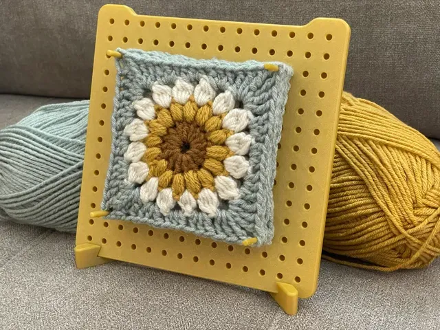 7" Blocking Board with Built-In Pin Holder & Stand