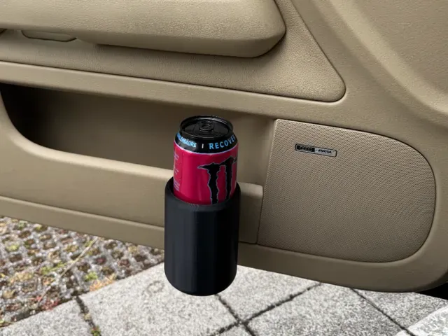 Universeller Getränkehalter für Autotüren
