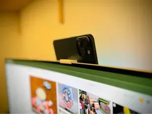 Continuity mount for Samsung Odyssey OLED G8
