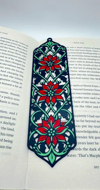 Christmas Poinsettia and Holly Openwork Bookmark — Image 7 of 9
