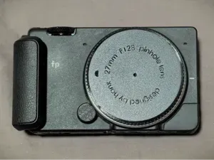 yet another pinhole lens (camera bodycap)