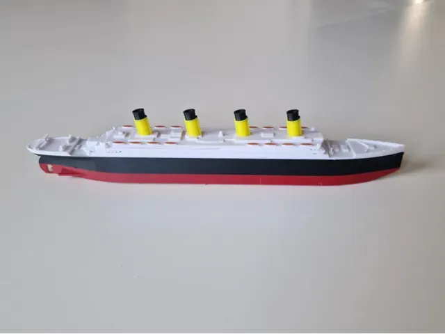 RMS Titanic (easy print)