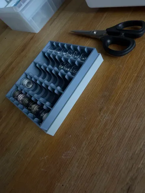 Bobbin storage for sewing machines — Image 6 of 14