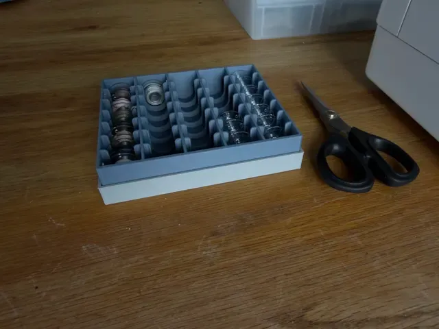 Bobbin storage for sewing machines — Image 7 of 14