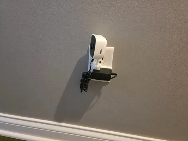 TP Link Tapo C100/C110 Wall outlet mount — Фото 3 из 4
