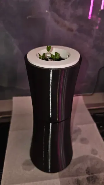 HydroVase - Leak-Free Self-Watering Planter — Image 15 of 16