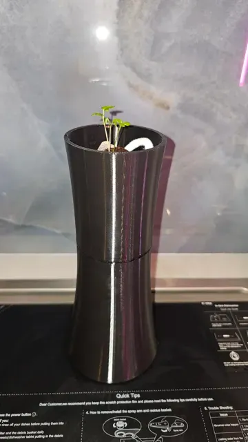 HydroVase - Leak-Free Self-Watering Planter — Image 12 of 16