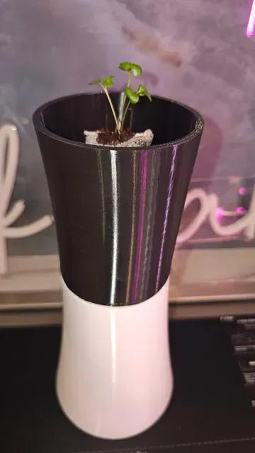 HydroVase - Leak-Free Self-Watering Planter — Image 11 of 16