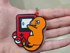 Charmander & Game Boy – Llavero retro multicolor