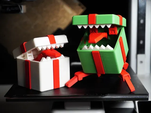 Transforming Giftbox Mimic - Model Kit — Image 2 of 3