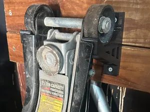 Heavy Duty Wall Mount for Hydraulic Floor Jack