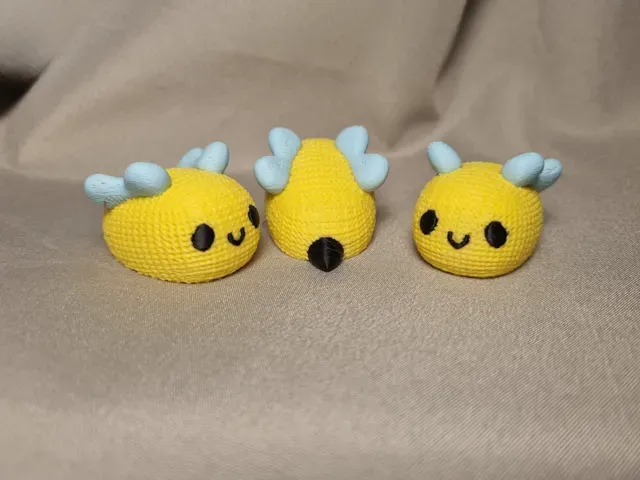 Cute knitted Bee (keychain) — Фото 2 из 3
