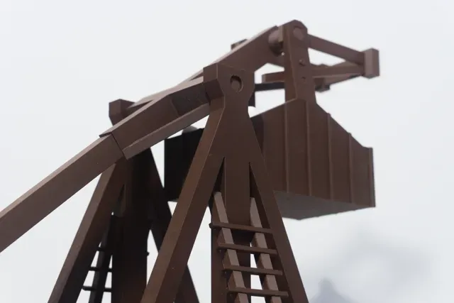 Functional Counterweight Trebuchet Toy — Фото 7 из 9