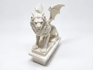 Manticore crouching