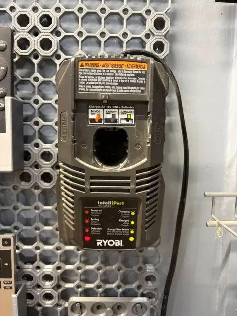 Ryobi Multiboard Battery Charger Holder (P118) — Фото 2 из 7