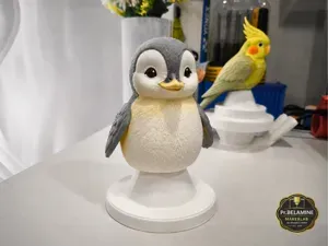 Cute Penguin Figurine – High Detail Bird Decor