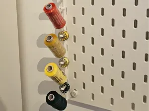 Nähgarn-Aufbewahrung für IKEA Skadis /Spulenhalter