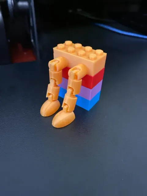 Articulated Stackable Brick Buddy (2x4) — Фото 6 из 9