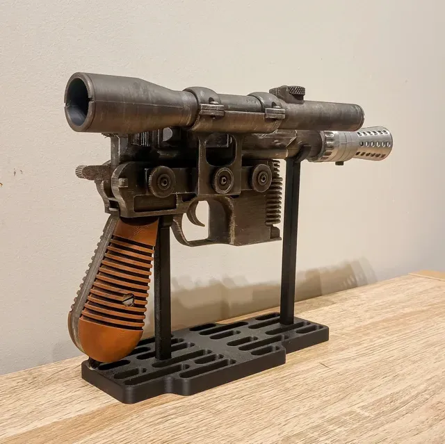 Star Wars Hero DL-44 ANH Blaster-Moving Trigger — Image 4 of 16