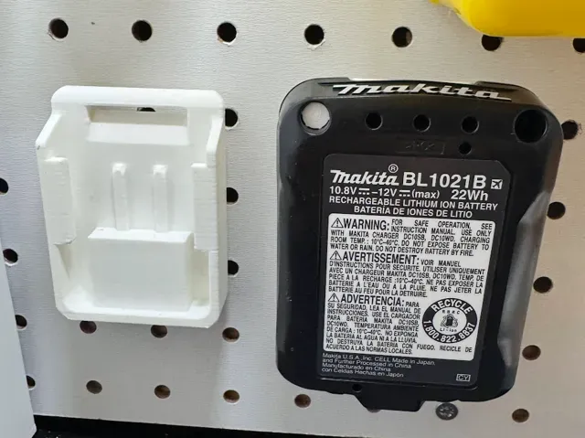 Makita CXT 10.8V / 12V Battery Pegboard Mount