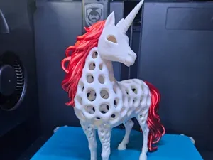 Voronoi Einhorn – Magische Eleganz