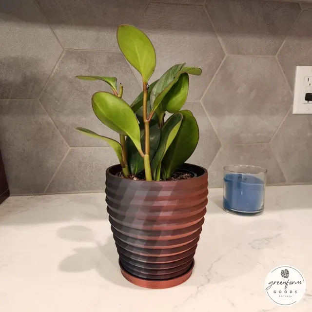 Geometric Planter with Subtle Twisting Rings — Фото 2 из 9