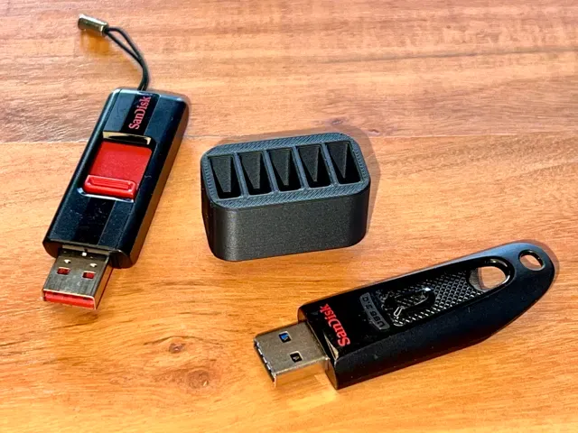 Desktop organizer for pens, cables and USB sticks — Фото 10 из 13