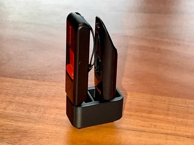 Desktop organizer for pens, cables and USB sticks — Фото 11 из 13