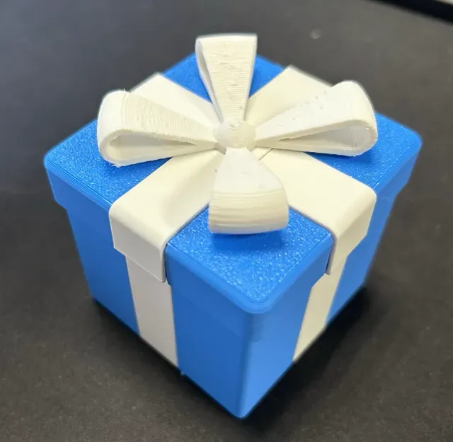 Gift Box Christmas Present Geschenkbox 54x54 — Image 2 of 2