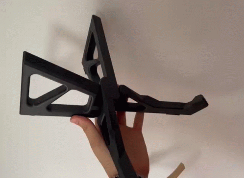 Foldable laptop stand 